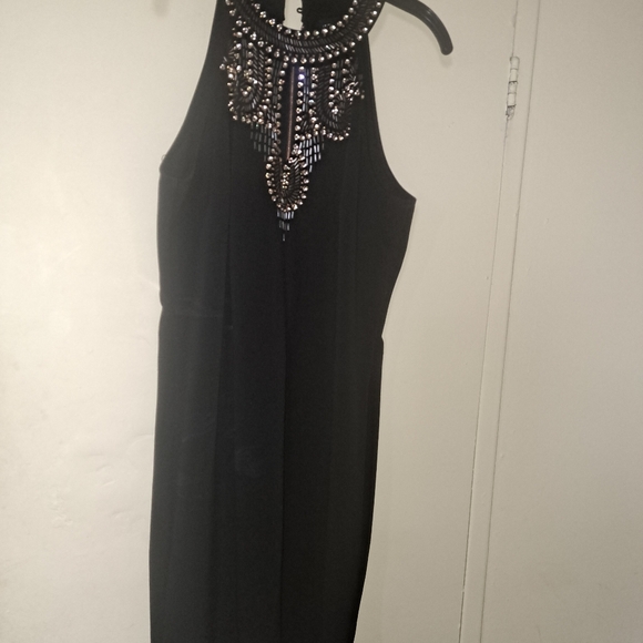 Dresses - Picture 6 of 7